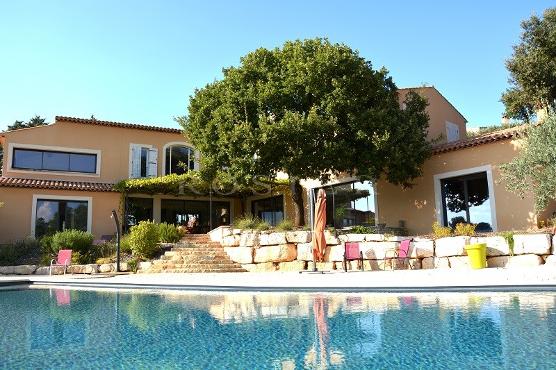 Location A louer pour un été au soleil,  près du superbe village de Roussillon, grande maison de 500 m² sur un jardin de 5 000 m²
