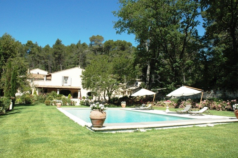 Vente Superbe propriété  aux portes du Luberon  avec tennis et piscine