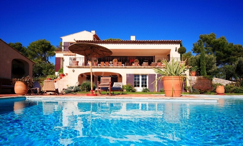 Beautiful contemporary property near the Mediterranean sea