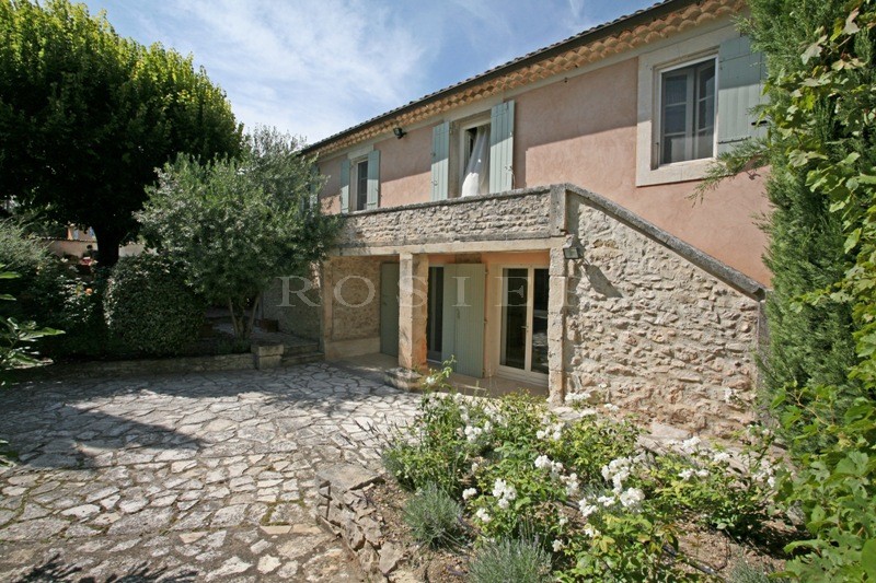 Luberon, charming renovated hamlet house dating back to 1870