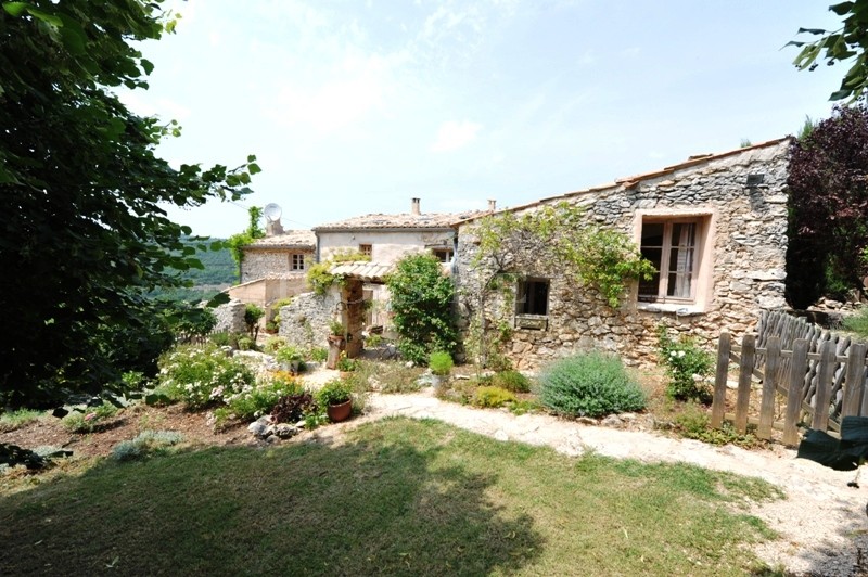 16th century farmhouse on 10 hectares (24 acres) with dominating views of Mont Ventoux