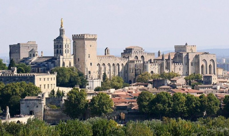 Vente Au coeur d'Avignon, à 2 pas du palais des Papes, luxueux appartement de 150 m².