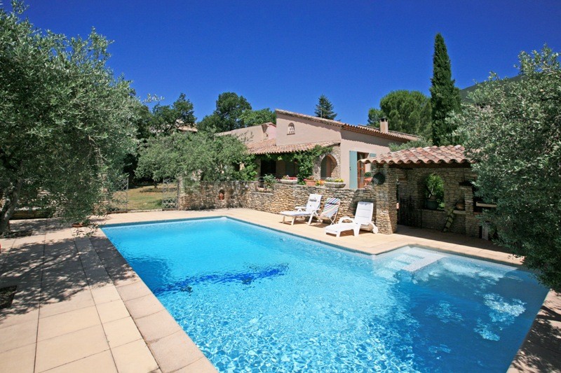 Vente A l'orée d'un village du Luberon, ROSIER propose à la vente cette maison récente avec piscine 