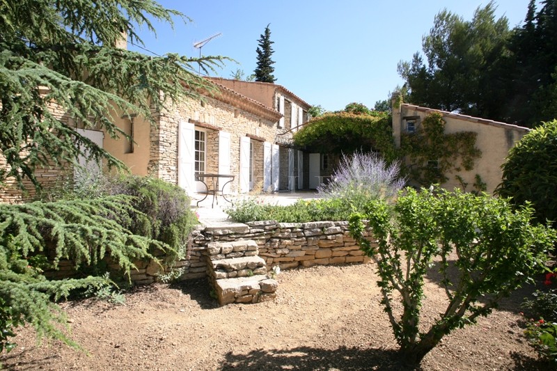 For sale, stone house with views over the Luberon mountain, nested in the heart of the monts de Vaucluse, 