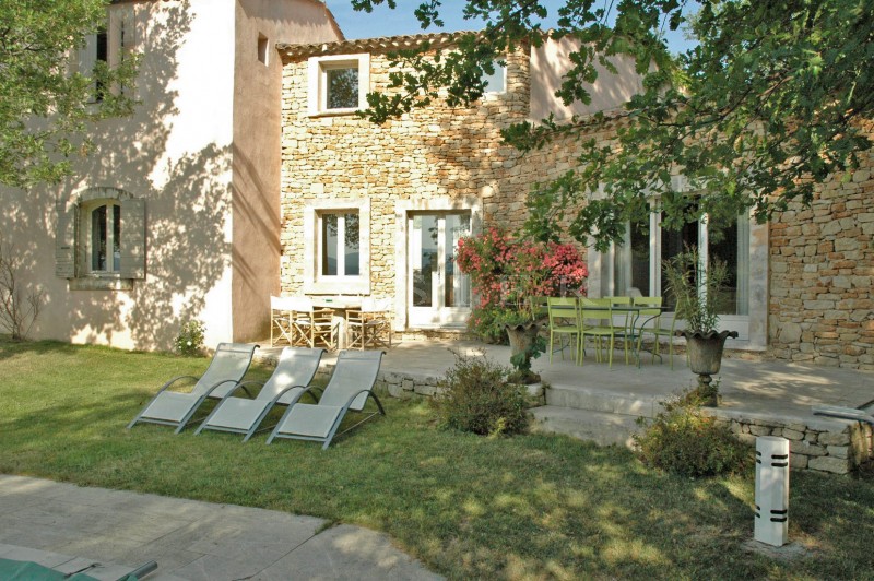 Vente Aux abords d'un célèbre village du Luberon,  belle maison avec jardin et piscine, en vente à l'agence ROSIER à Gordes