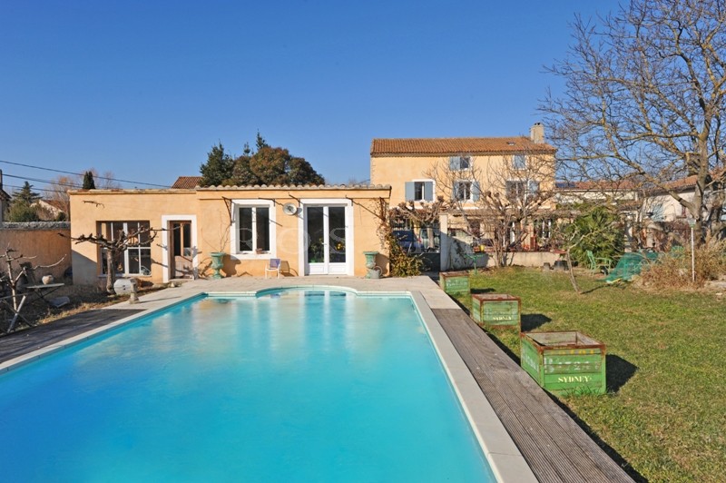 Vente Provence, proche de l'Isle sur la Sorgue à vendre, imposant mas provençal restauré avec jardin paysager et piscine