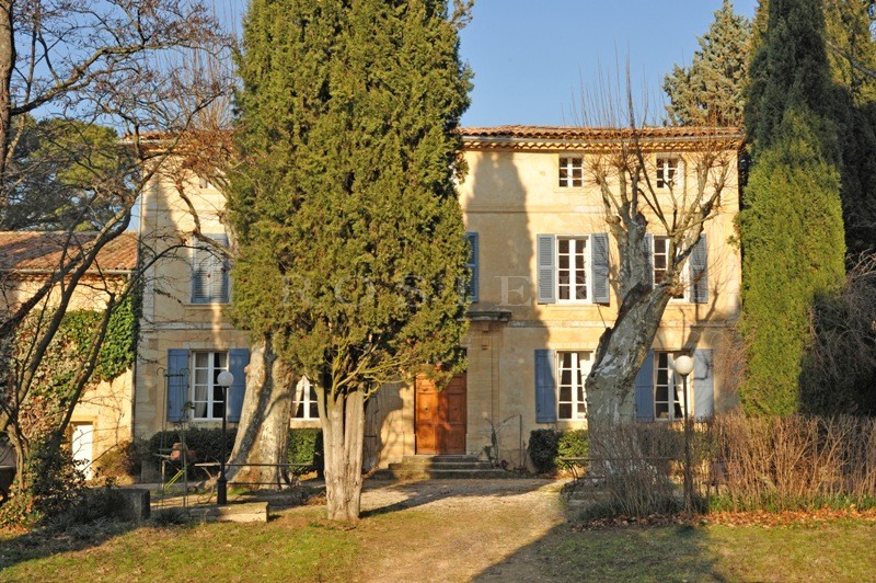 For sale, close to Mont Ventoux, an authentic mansion with swimming pool on 5 hectares of land