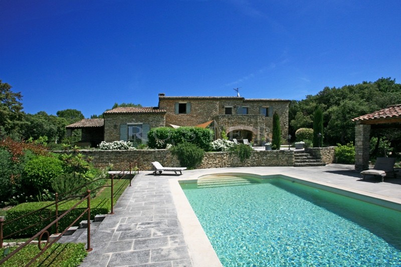 Outskirts of Gordes, for sale, property of 2 stone houses with a large park, tennis court and swimming pool