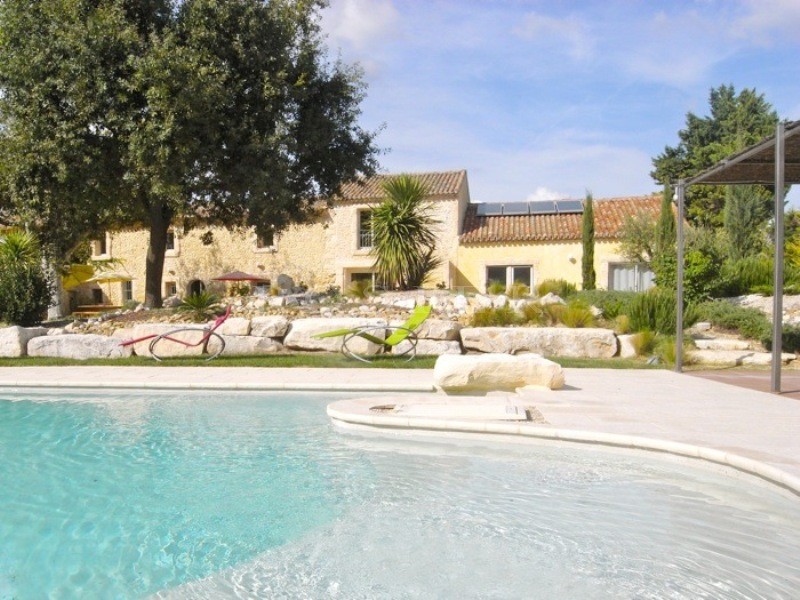Between Avignon and Luberon, for sale, XVIIIth century farmhouse renovated and extended with a large garden with a swimming pool