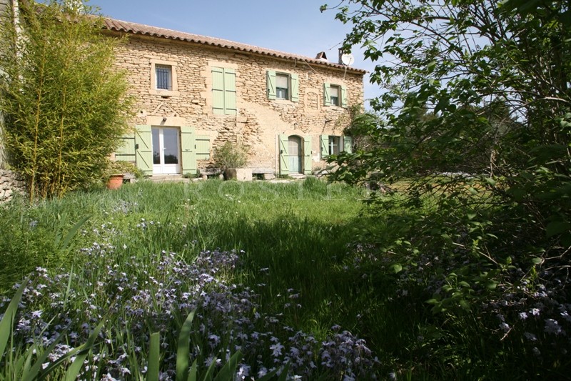 Close to Gordes, in an extremely saught after area:  a large farmhouse with outbuildings in need of renovation, and with magnificent views of the Luberon and surrounding countryside