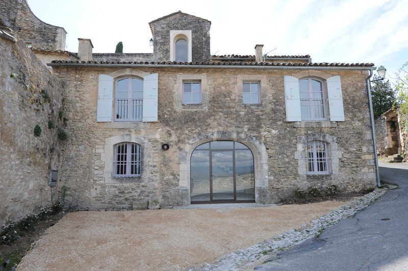 Facing the Luberon, for sale, charming 