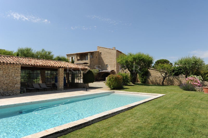 Vente A vendre,  en Luberon, à Gordes, vrai mas en Provence avec piscine,   vue sur le Luberon, et ses villages perchés.