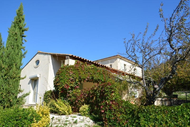 Vente Près du village perché du Luberon,  à vendre, jolie maison moderne agrémentée d'un jardin, d'une piscine et d'une belle vue sur la vallée du Luberon