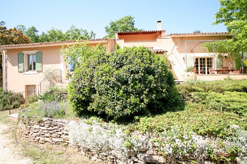 For sale, Goult in Luberon, lovely villa in a park