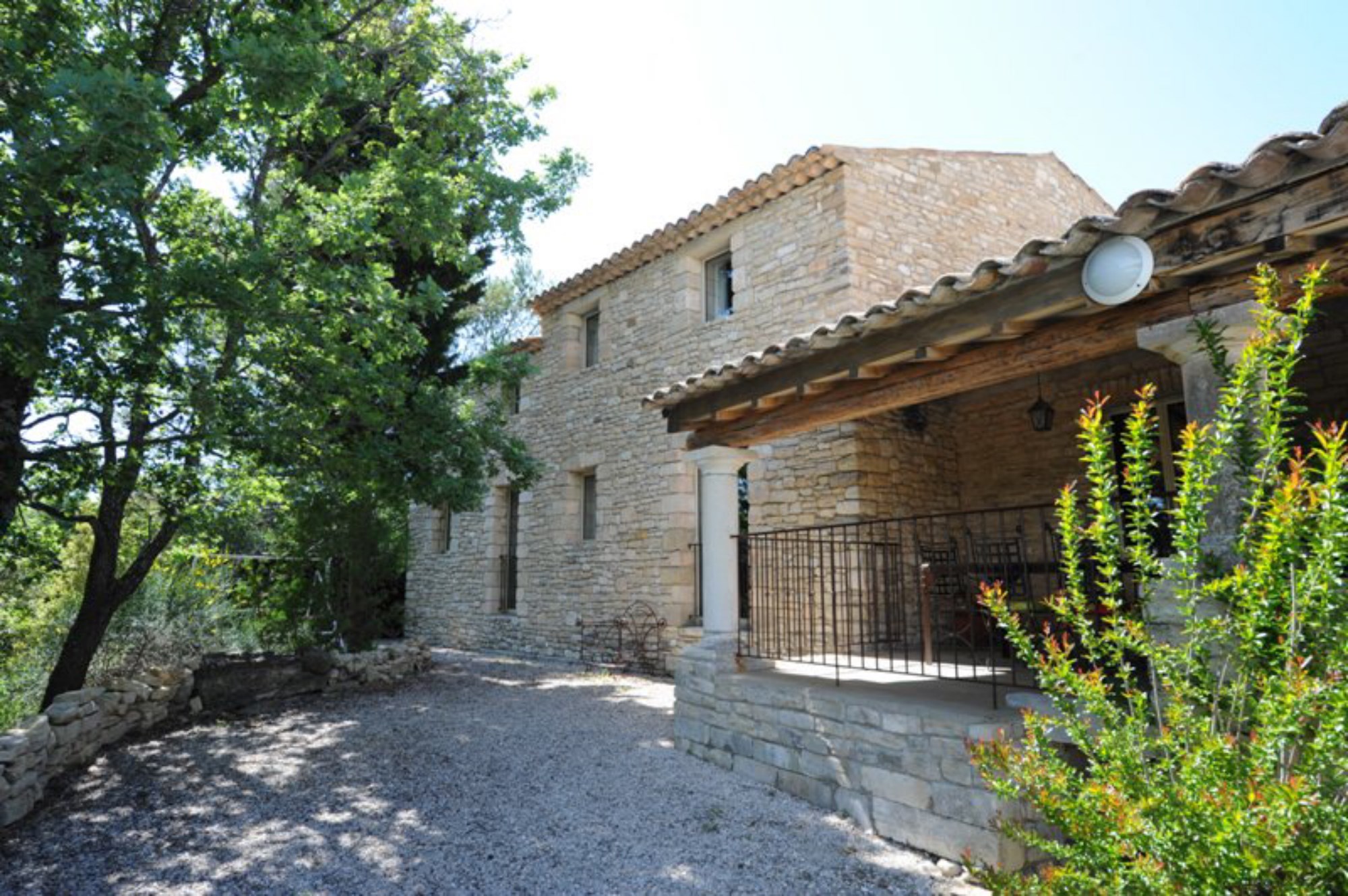 Stone house for sale, with pool and breathtaking views over the Luberon valley
