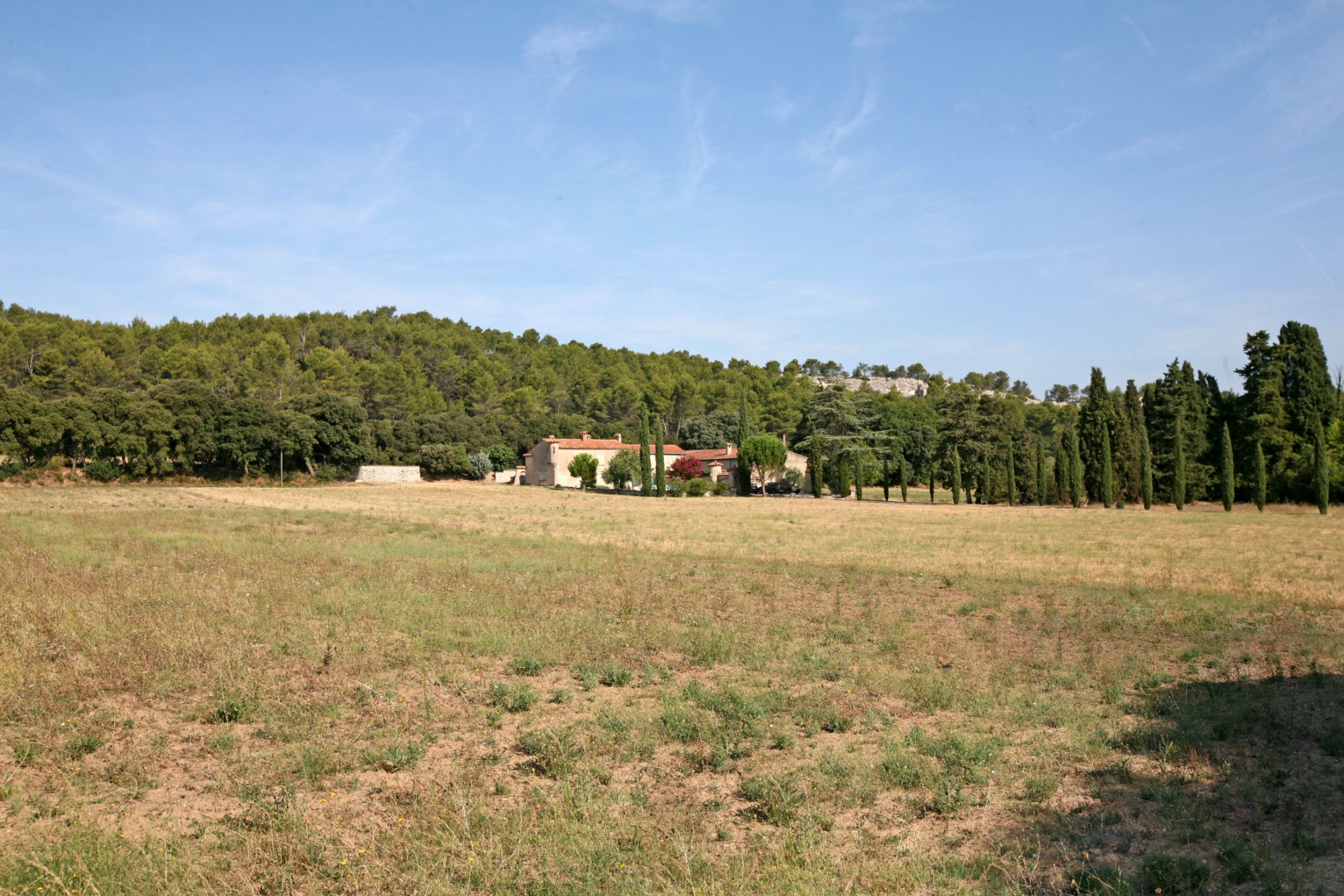 For sale, property with a Tuscany feel between Alpilles and Luberon