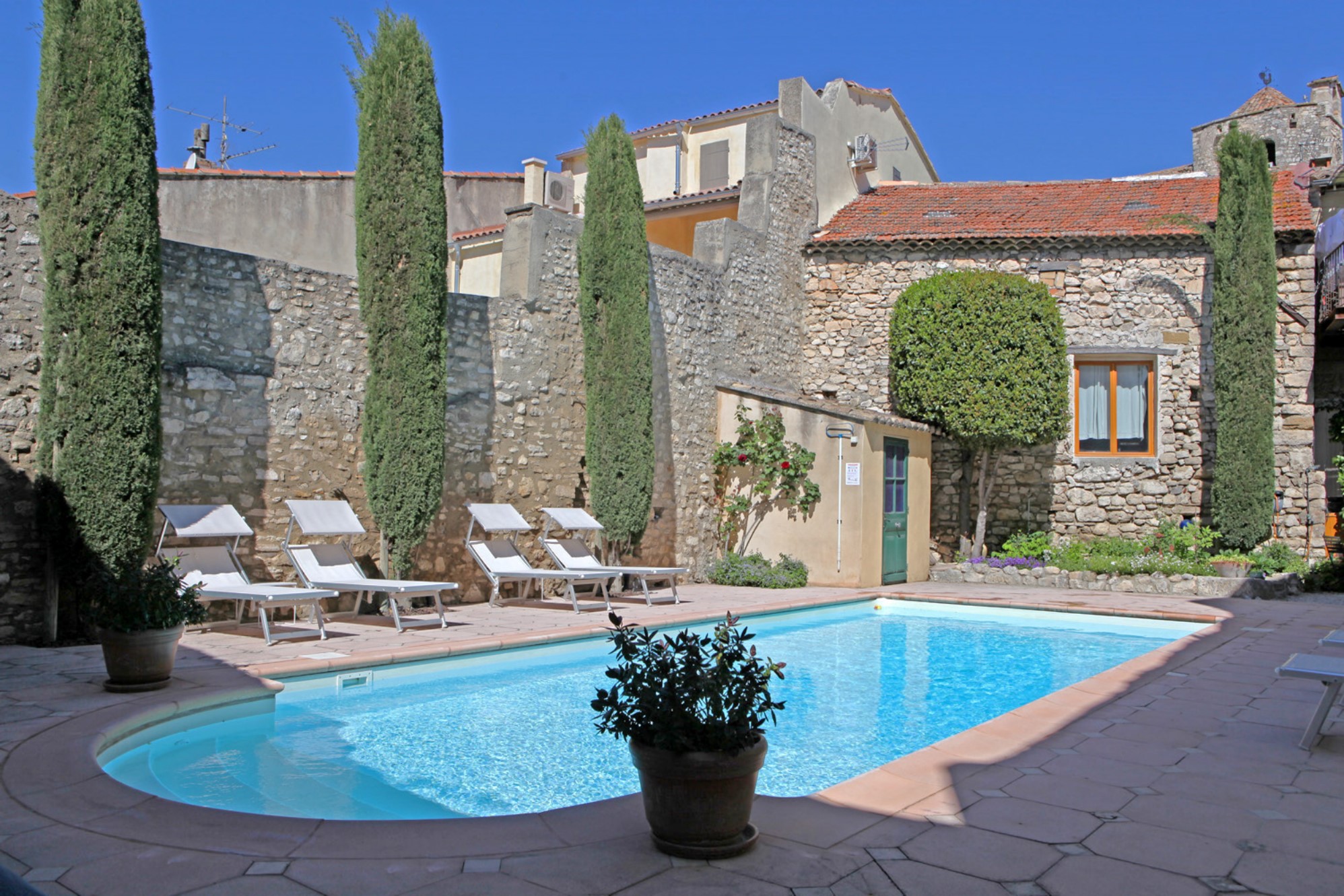 For sale close to Luberon, beautiful property consisting of several buildings, with landscaped garden and pool