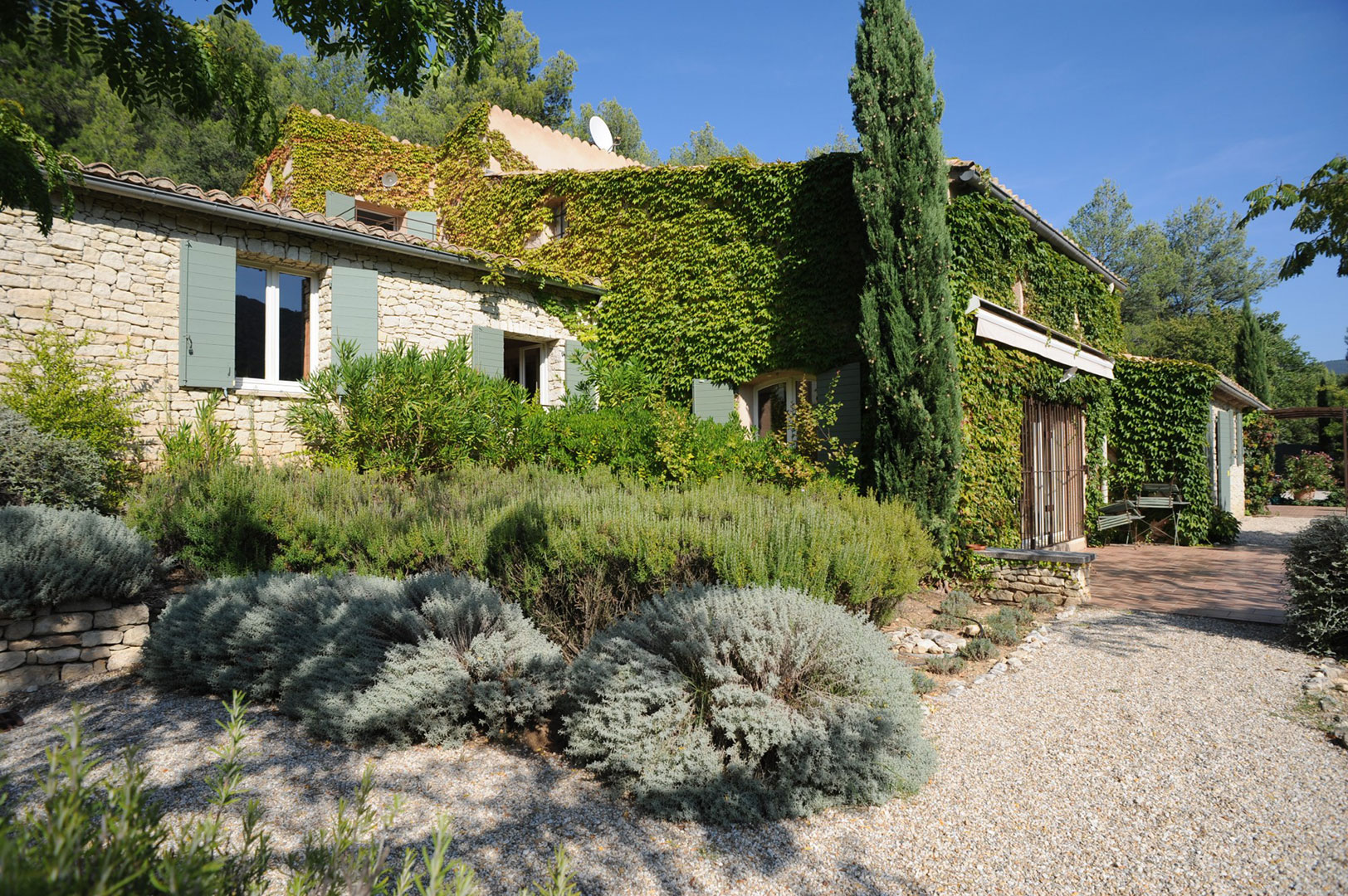 For sale in the Luberon, recently renovated house with splendid view
