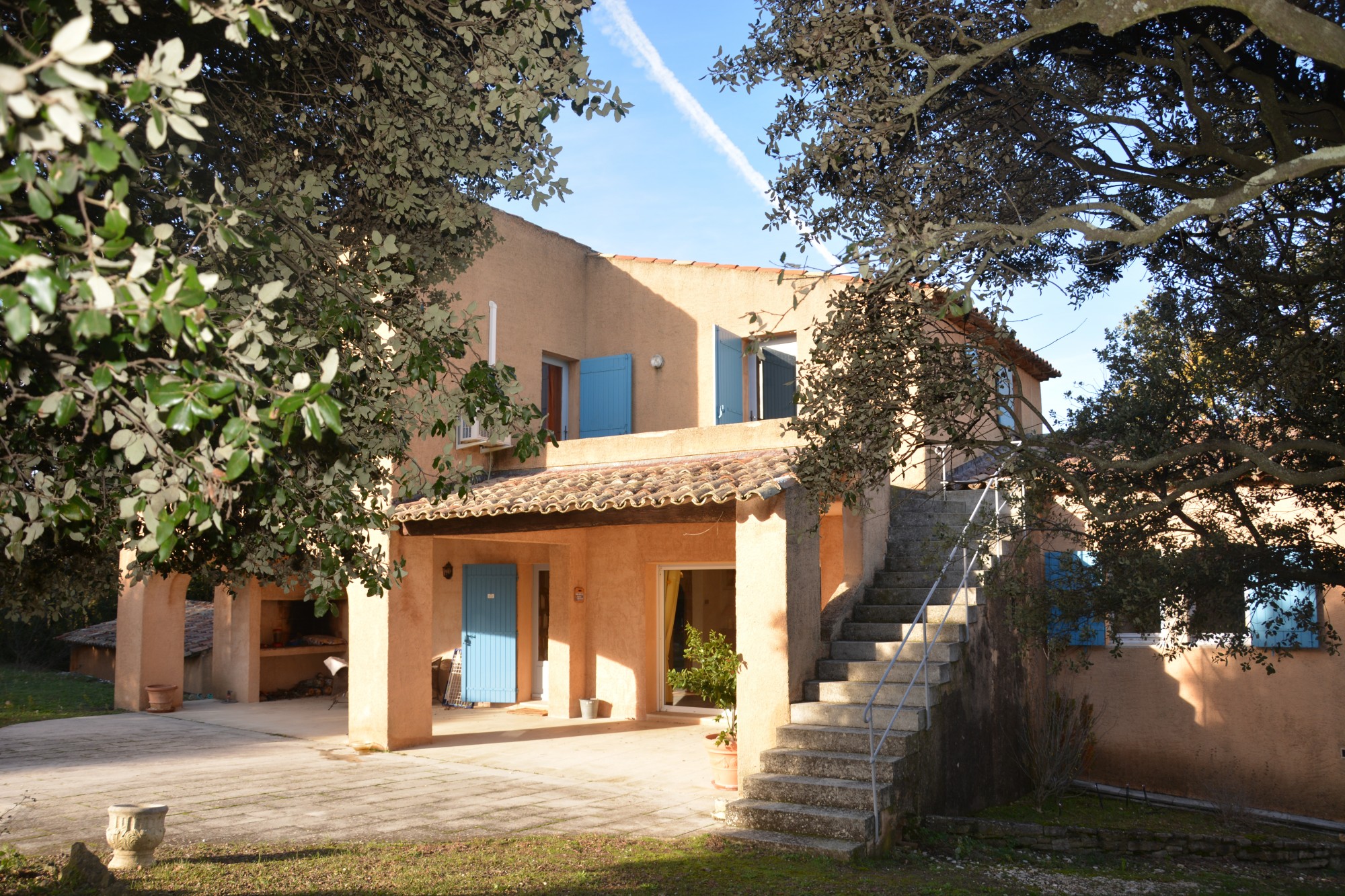 Luberon.Bastide close to the village with great views