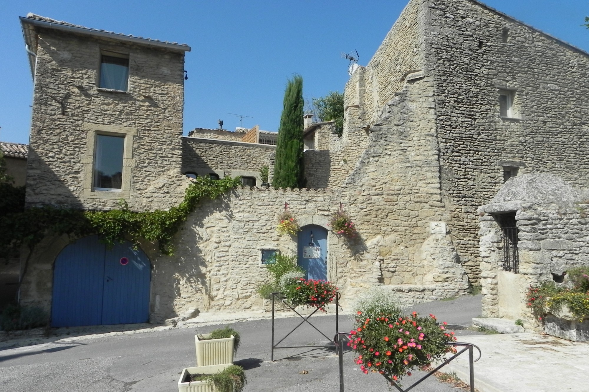 Luberon.Stone house village with courtyard