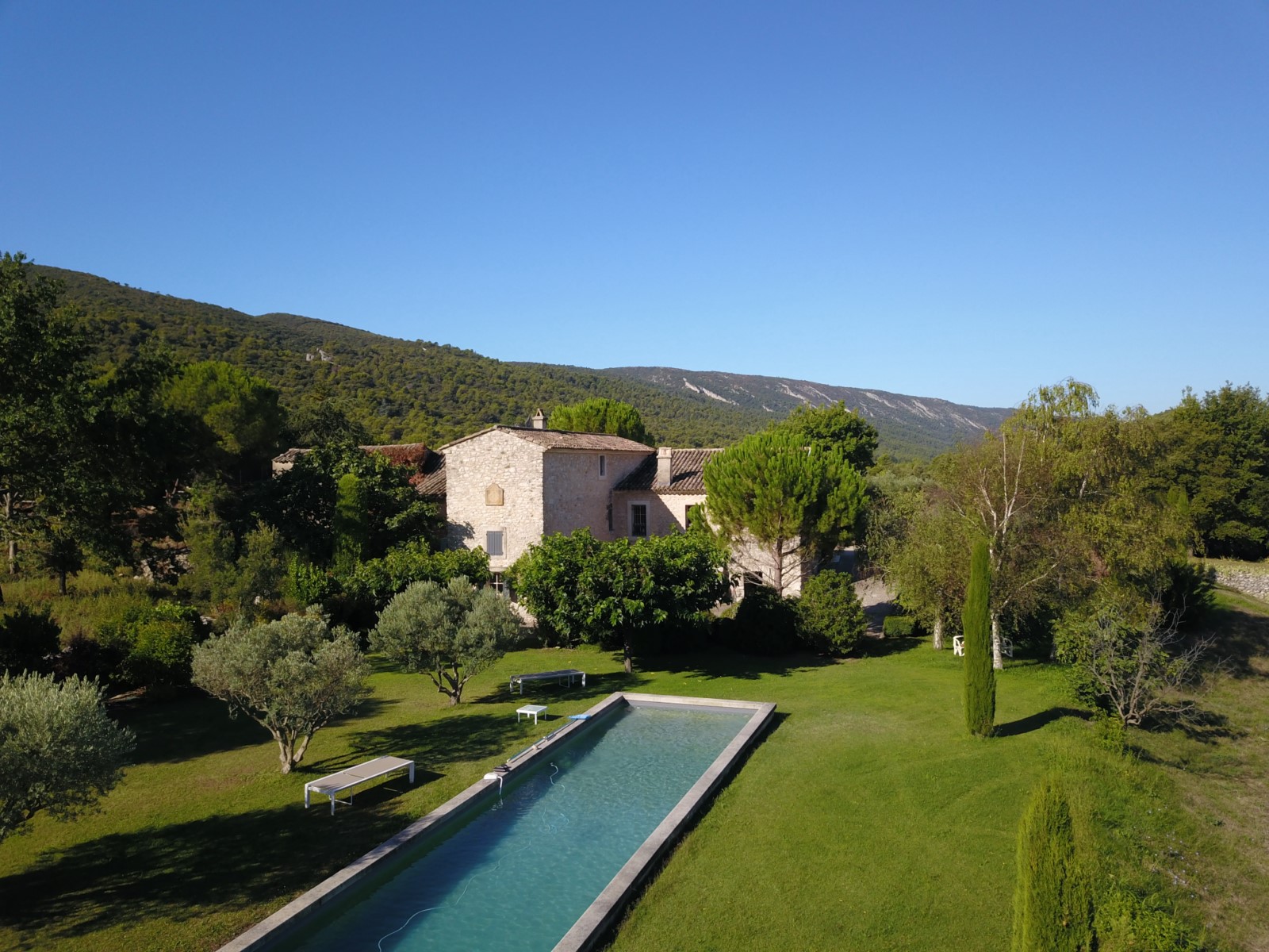 Beautiful farmhouse restored with swimming pool, at Menerbes
