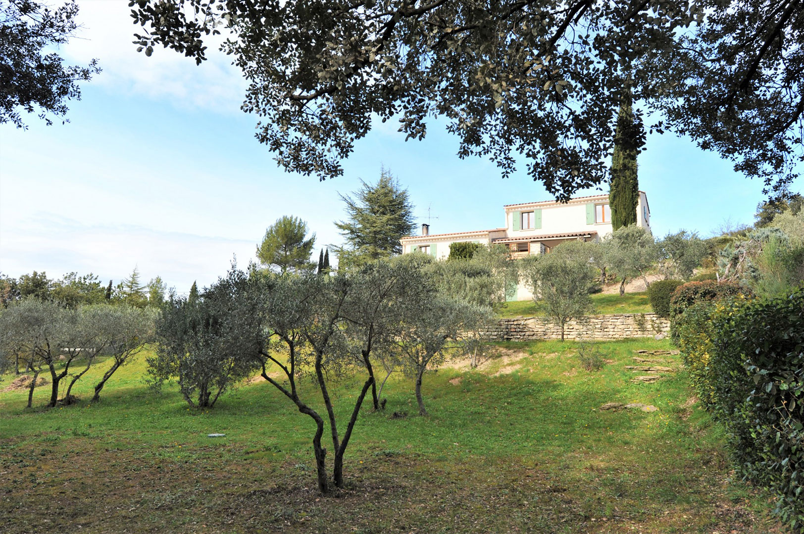Goult, property with swimming pool and views over the Luberon and Alpilles
