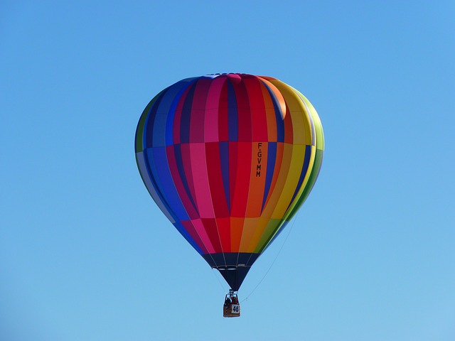 Hot Air Balloon Luberon Montgolfière - Vol Terre