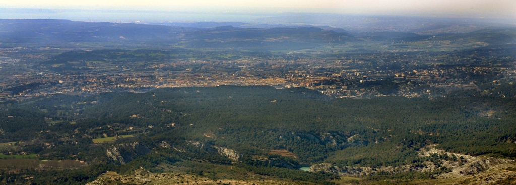 Aix, vue aérienne depuis la Sainte Victoire