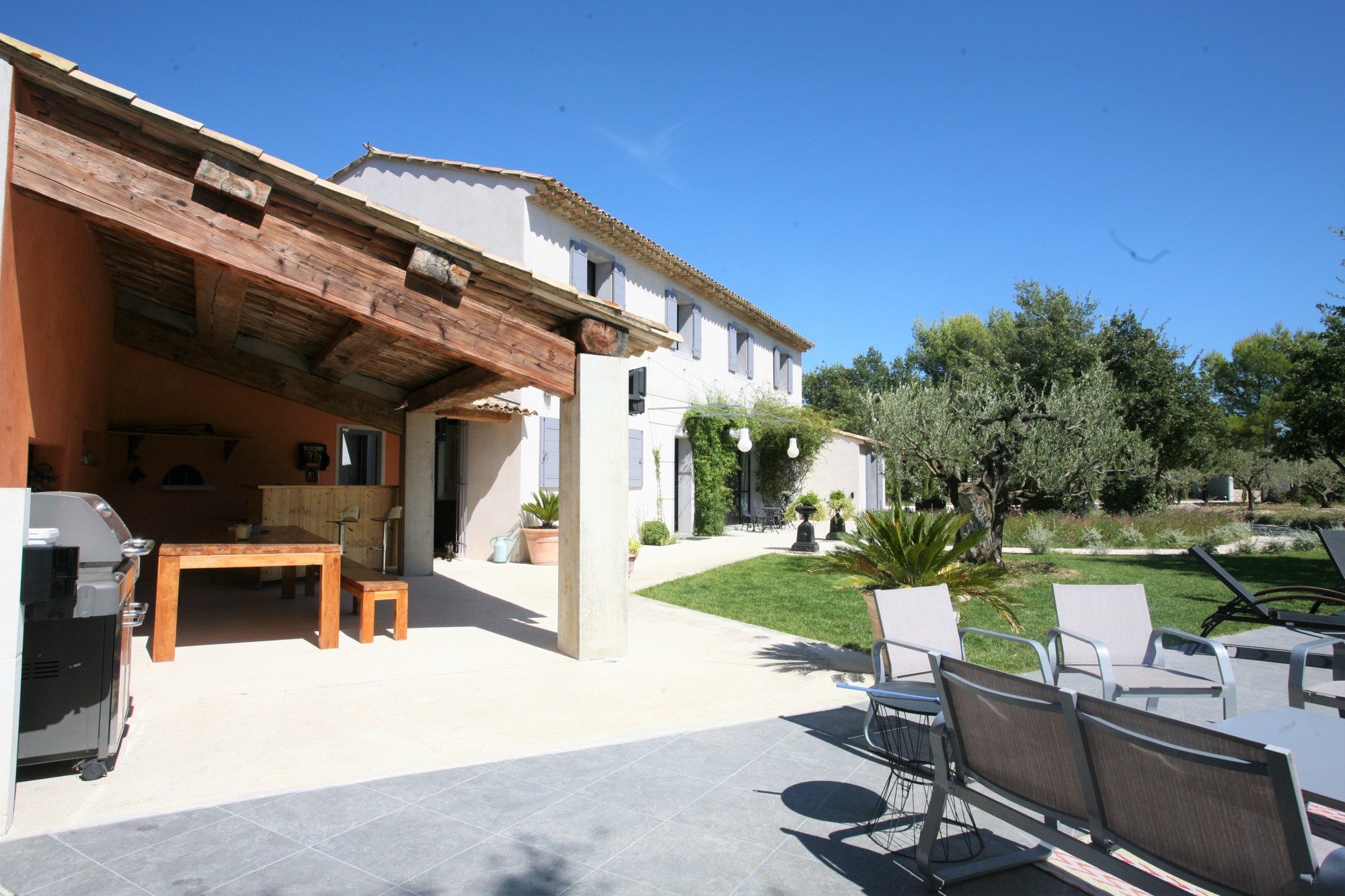 Lacoste, house for rent at the foot of the Luberon 