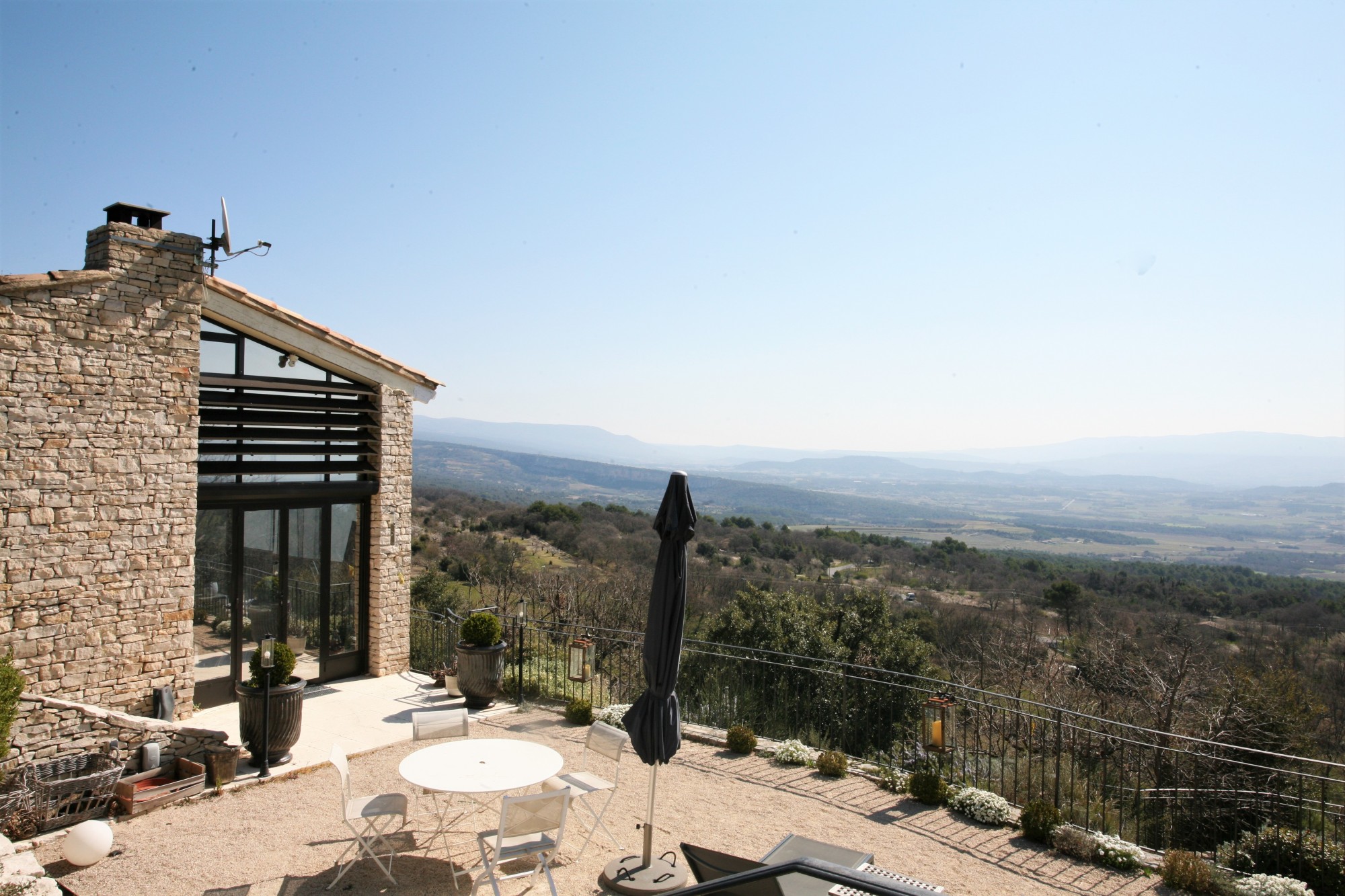 For seasonral rental in Murs, beautiful stone house with stunning views over the Luberon