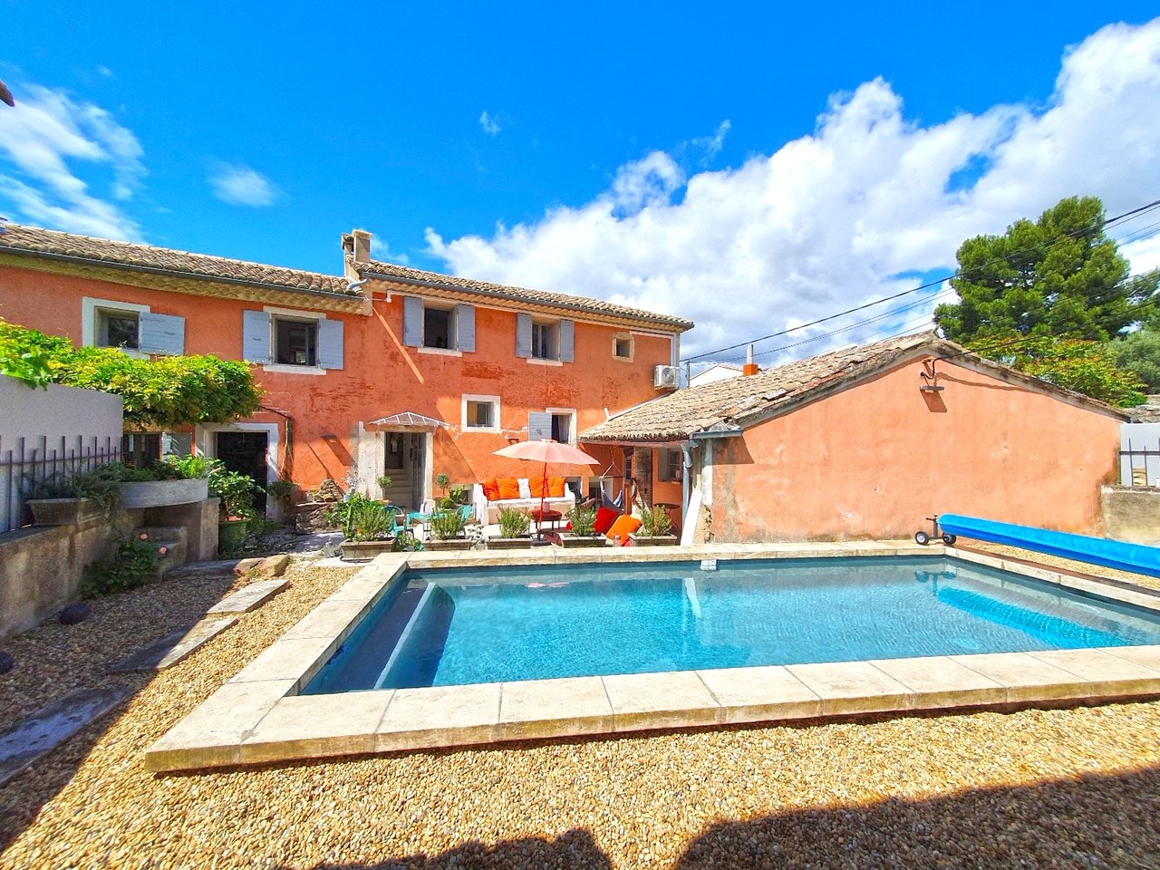 Location au pied du Luberon, charmante maison de 3 chambres avec piscine