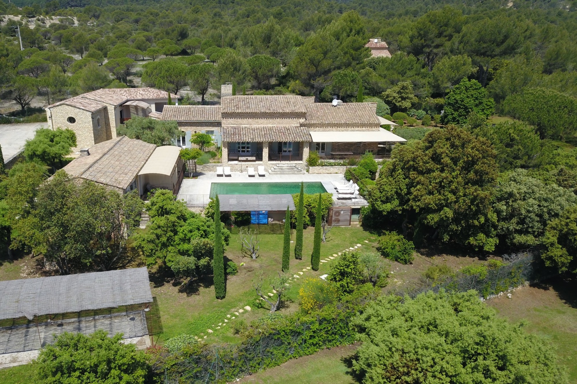 Rare and exclusive villa close to the famous village of Gordes