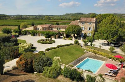 Bonnieux, huge property entirely restored on near 2.5 hectare with vineyards