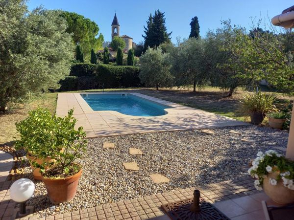 Villa in the heart of the village of Jonquerettes, on a 2277 m² plot with swimming pool and Mont Ventoux view