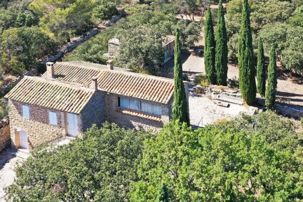 Converted sheepfold, swimming pool and numerous outbuildings on 3 hectares of land