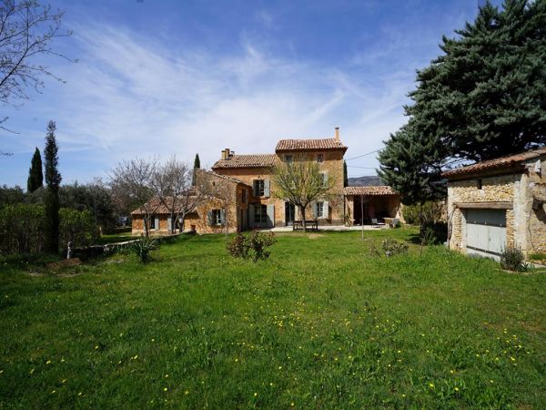 Authentic stone farmhouse on 4021 m², view of Mont Ventoux- 2 houses