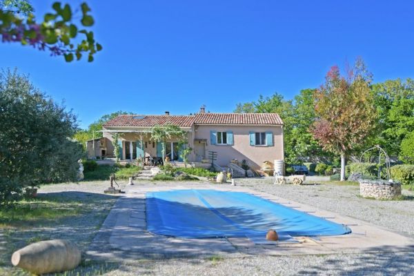 Vente Entre Lacoste et Ménerbes, villa avec piscine face au Luberon