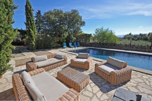 Beautiful property in the heart of the Luberon in one of the most beautiful villages of France.