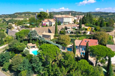 EXCLUSIVE SALE in Vaucluse, rare stone village house nestled on the heights of Cairanne with view over the vineyards