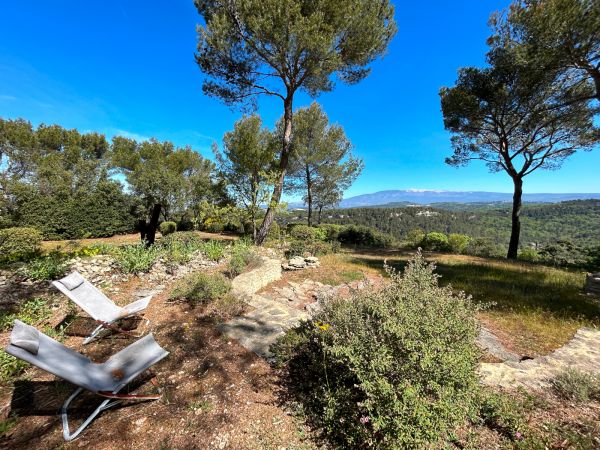 Vaucluse : A haven of peace with a panoramic view of the Mont Ventoux