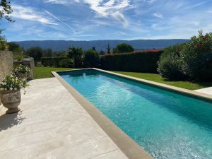 Location à Gordes, face au Luberon, maison de charme avec piscine
