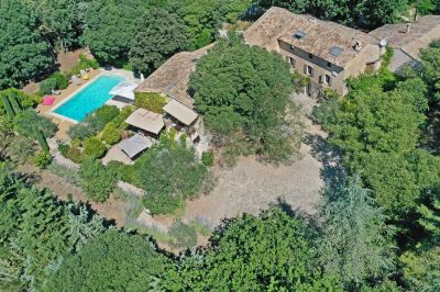 Gordes: 19th century stone house with gites and swimming pool