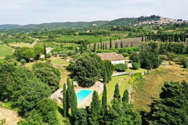 BONNIEUX REMARKABLE PROPERTY COMPOSED OF TWO MAS AND TWO SWIMMING POOLS ON NEARLY 6 HECTARES WITH SUPERB VIEWS