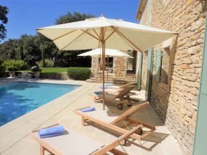 In Luberon, to rent for your holidays in Gordes, with Tennis Court