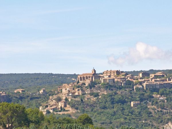 Near Gordes, rare residential plot with building permission.