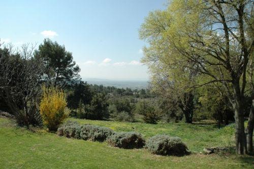 Close Luberon area, Mansion with outbuildings on a domain of 80 acres