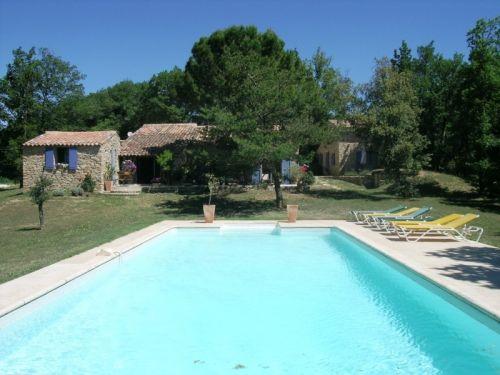 stone house with 2 guest appartment / house in Murs near Gordes 84220
