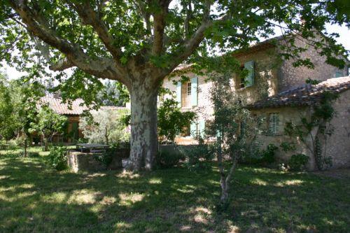 Luberon, restored farmhouse from the beginning of the 19th century near Cavaillon.