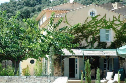 beautiful contemporary bastide in Goult with view over the Luberon