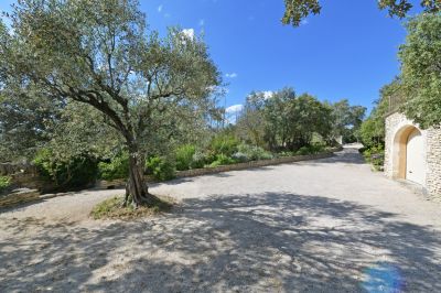 Exclusive sale in Gordes - Village house with pool and views